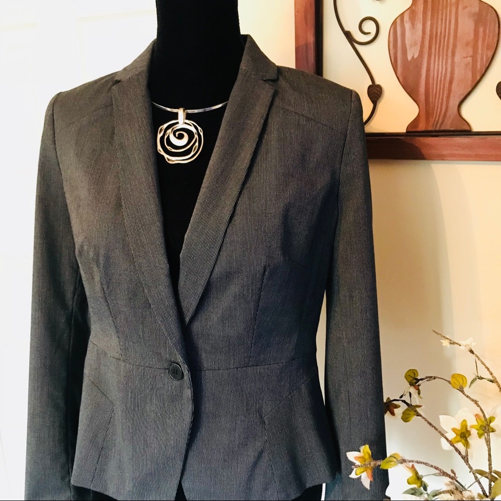 NWT Worthington Women’s Gray Striped Blazer Size 10P